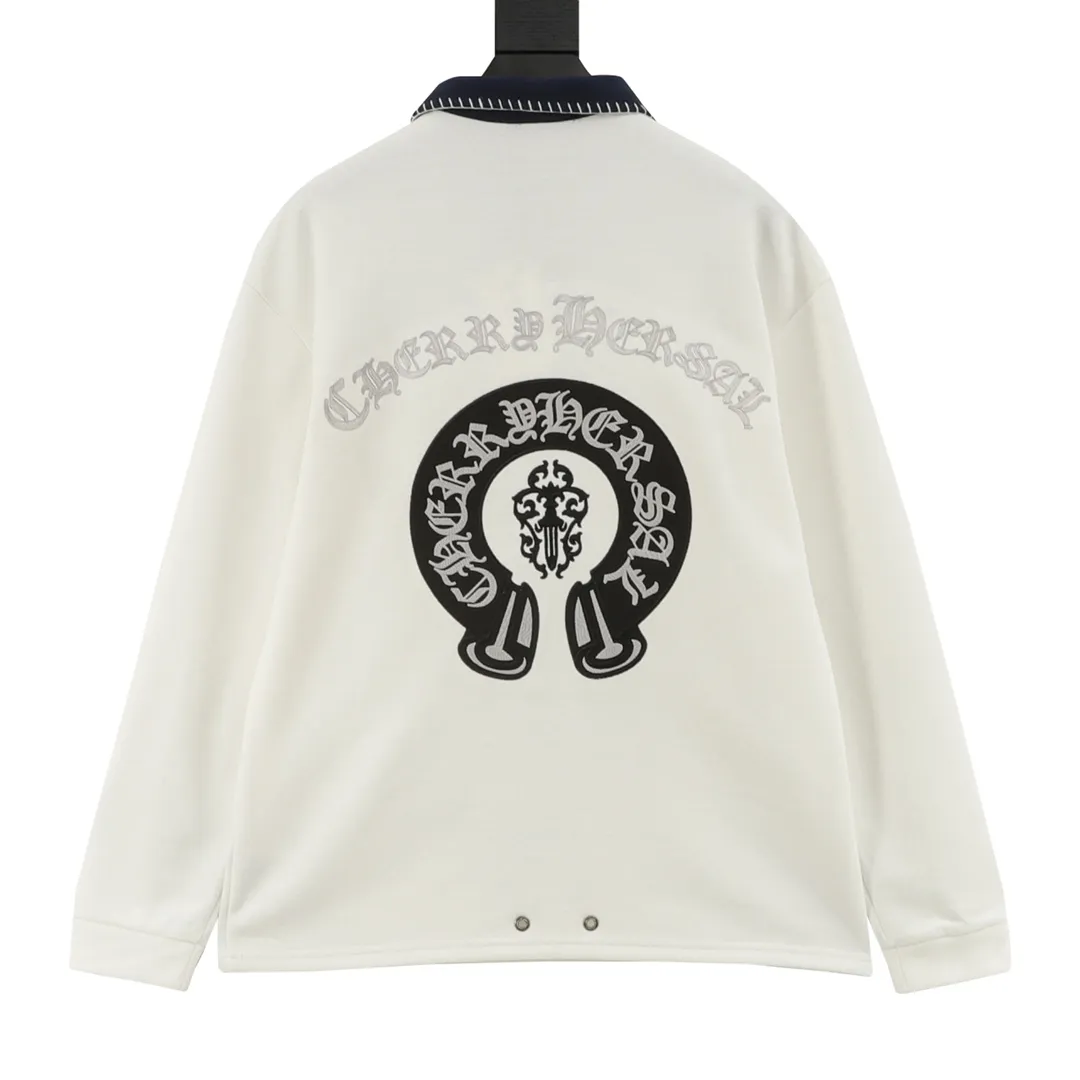 🅿️380 CH/Cro Heart Horseshoe embroidered lapel long-sleeved polo shirt made of customized fabrics. DuPont Sorona material is added, which is skin-friendly, long-lasting antibacterial, anti-mite, and more washable. The cotton thread has been repeatedly processed to remove inferior coarse fibers and impurities, leaving only high-quality cotton fibers, making the fabric more advanced and classy. Environmentally friendly polishing enzyme technology gives the fabric a clean appearance and clear texture. Simple and exquisite! Full of sense of ceremony! Simple and luxurious, full of design! It gives people a simple but not boring feeling, creating a low-key and unique personalized fashion! Fine workmanship, compare with the counters! A highly recognizable long-sleeved style with great upper body effect!!! Super versatile! Same style for men and women. Size：S-L